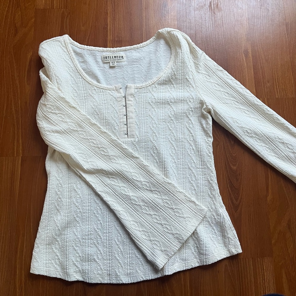 Brand never worn. I removed the tags